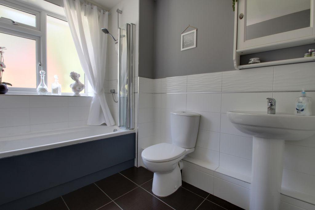 Ensuite to Bed 1