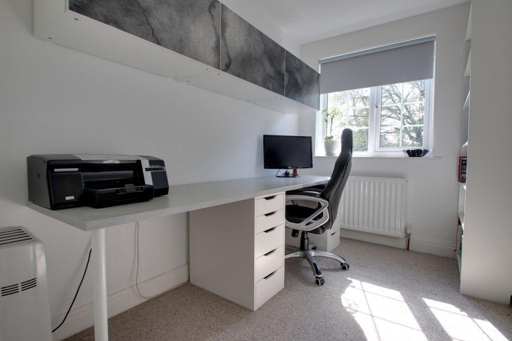 Bedroom 5/office.