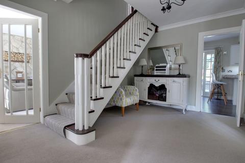 6 Adel Park Drive, Leeds, LS16 8HW