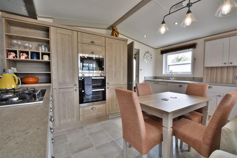 2 bedroom mobile home for sale - Cotswold Hoburne, Cotswold Water Park, South Cerney, Gloucestershire