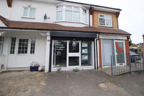 Property to rent - Roding Road, Loughton, IG10 3EF