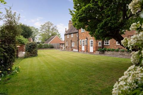 4 bedroom detached house for sale, Chislehurst Road, Bickley