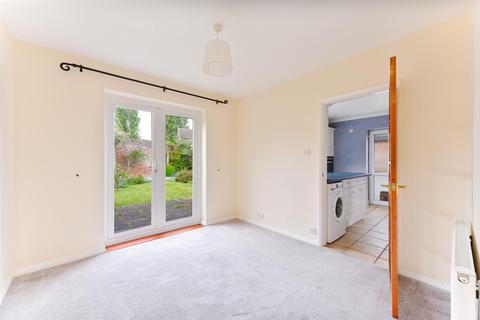 4 Grange Close, Guildford, GU2 9QJ