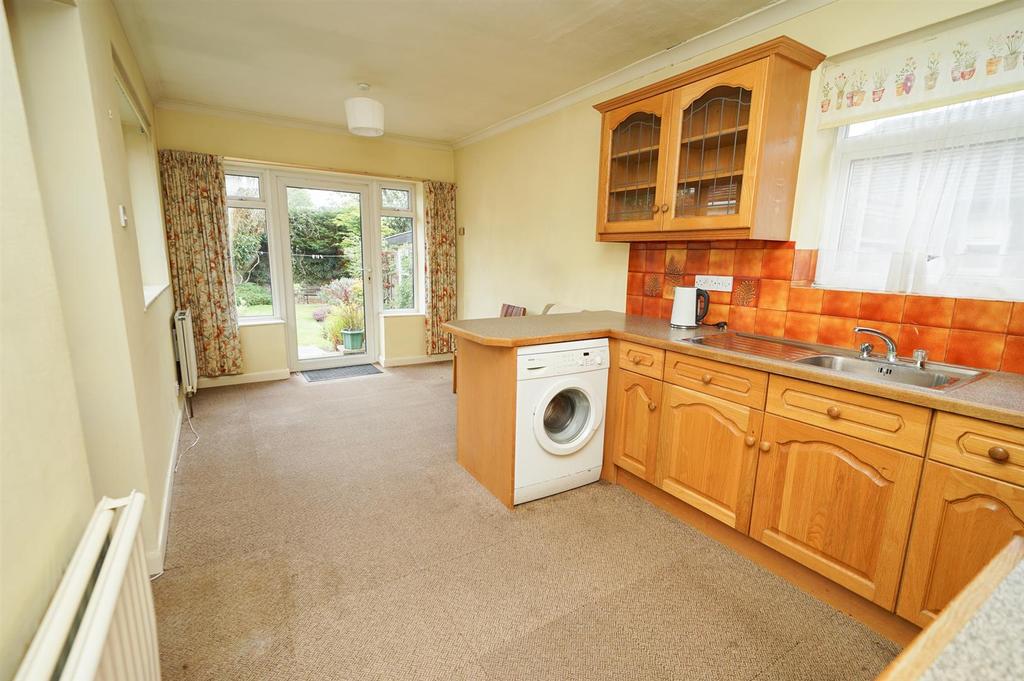 Golden Riddy, Linslade 2 bed semi-detached bungalow - £350,000