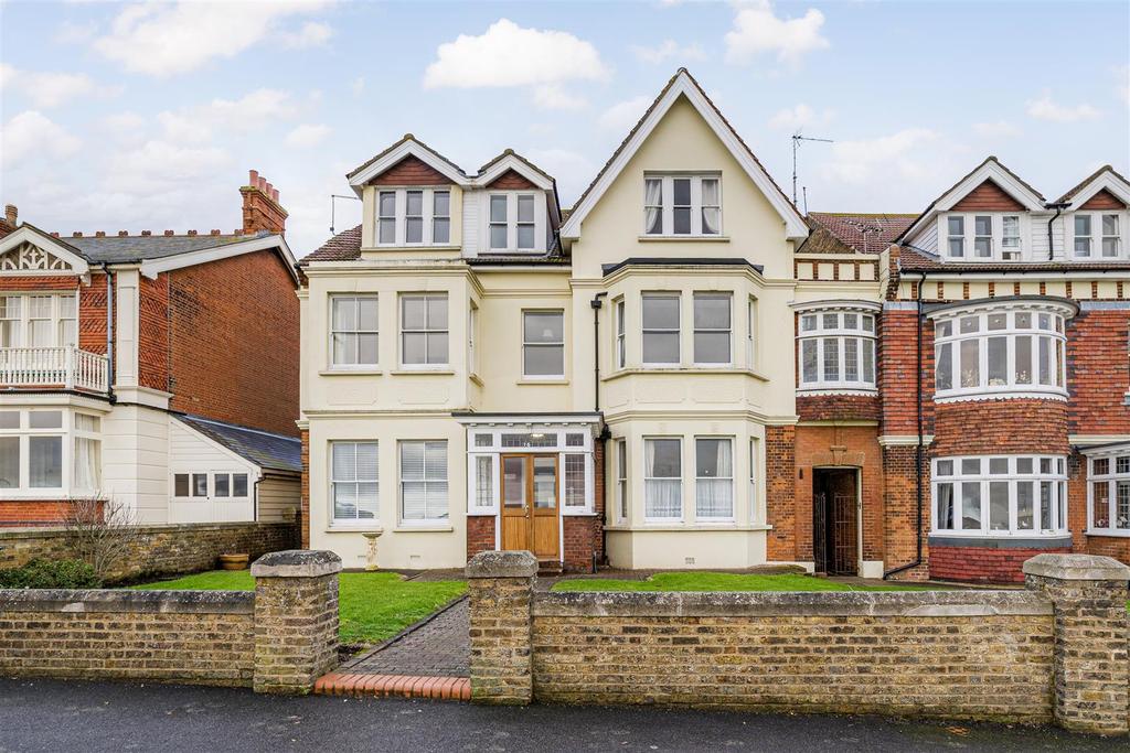 Beacon Hill, Herne Bay 2 bed flat £950 pcm (£219 pw)