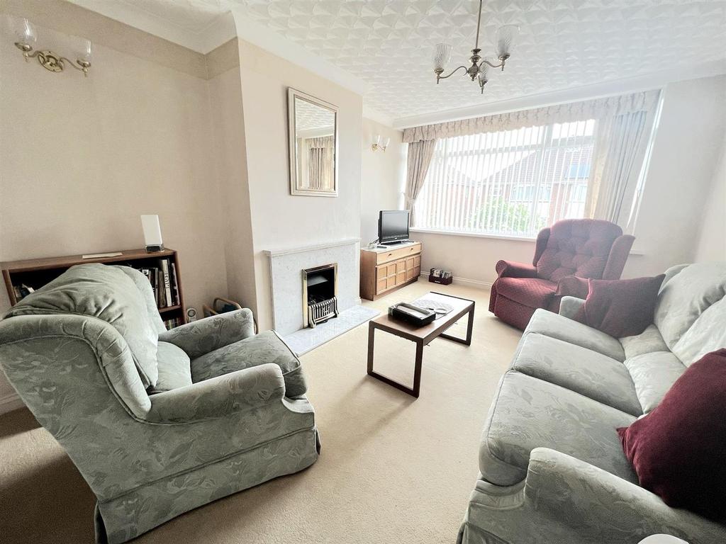 Kelvin Grove, Portchester 3 bed semidetached bungalow £350,000