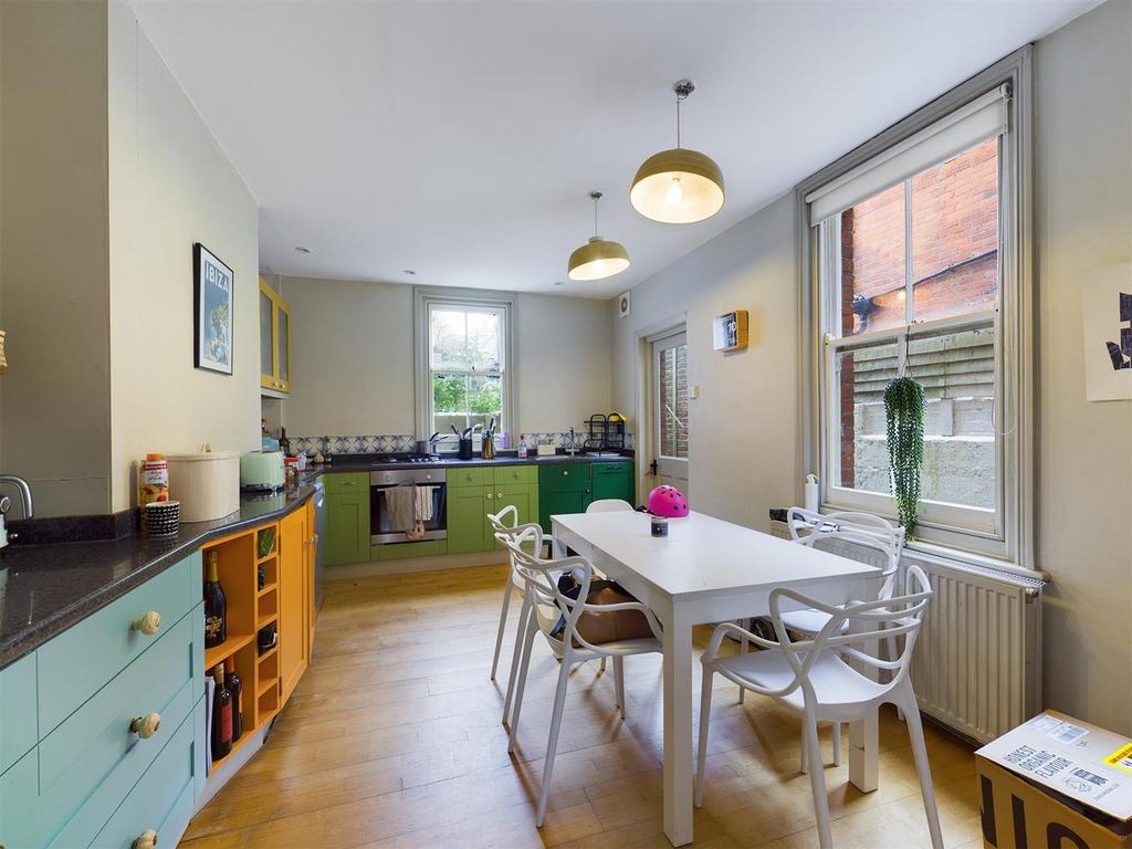Loder Road, Brighton 4 bed terraced house £2,700 pcm (£623 pw)