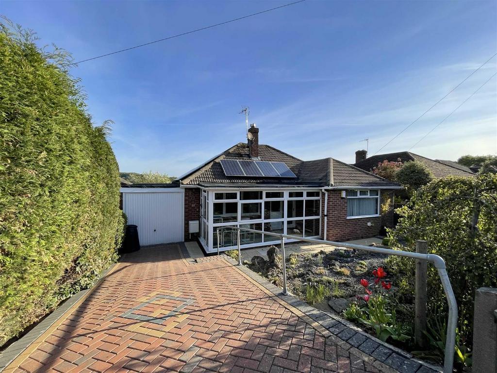 Chartwell Avenue, Wingerworth, Chesterfield 3 bed detached bungalow for