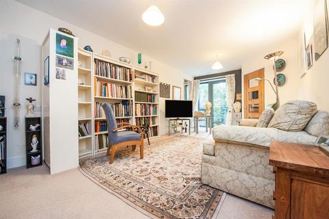 2 bedroom apartment for sale - Jenner Court, St Georges Road, Cheltenham, Gloucestershire, GL50 3ER