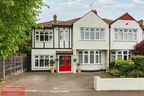 36 Churchfields, London, E18 2QZ