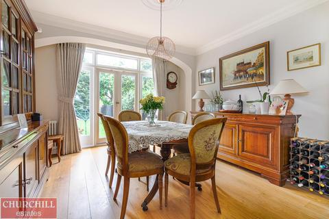 36 Churchfields, London, E18 2QZ