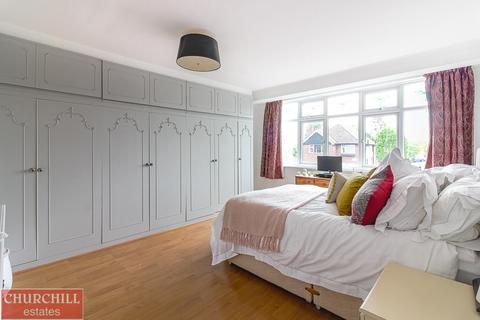 36 Churchfields, London, E18 2QZ