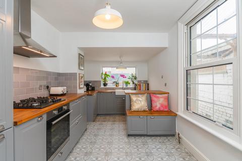 149 Luckwell Road, Bristol, BS3 3HB