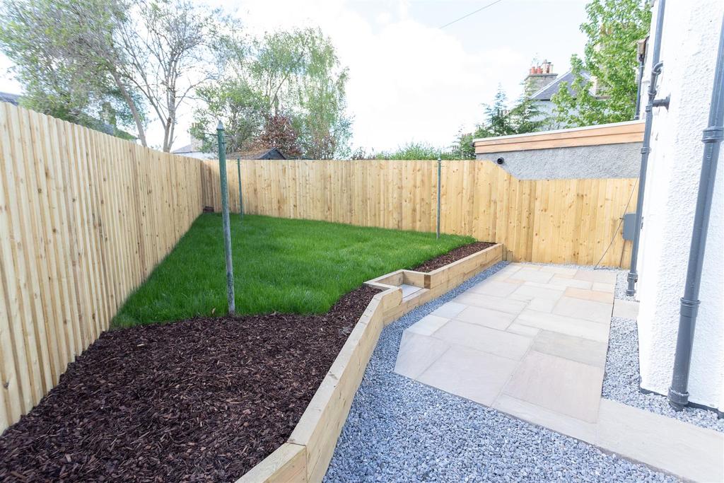 Darnhall Crescent, Perth 3 bed house £198,000