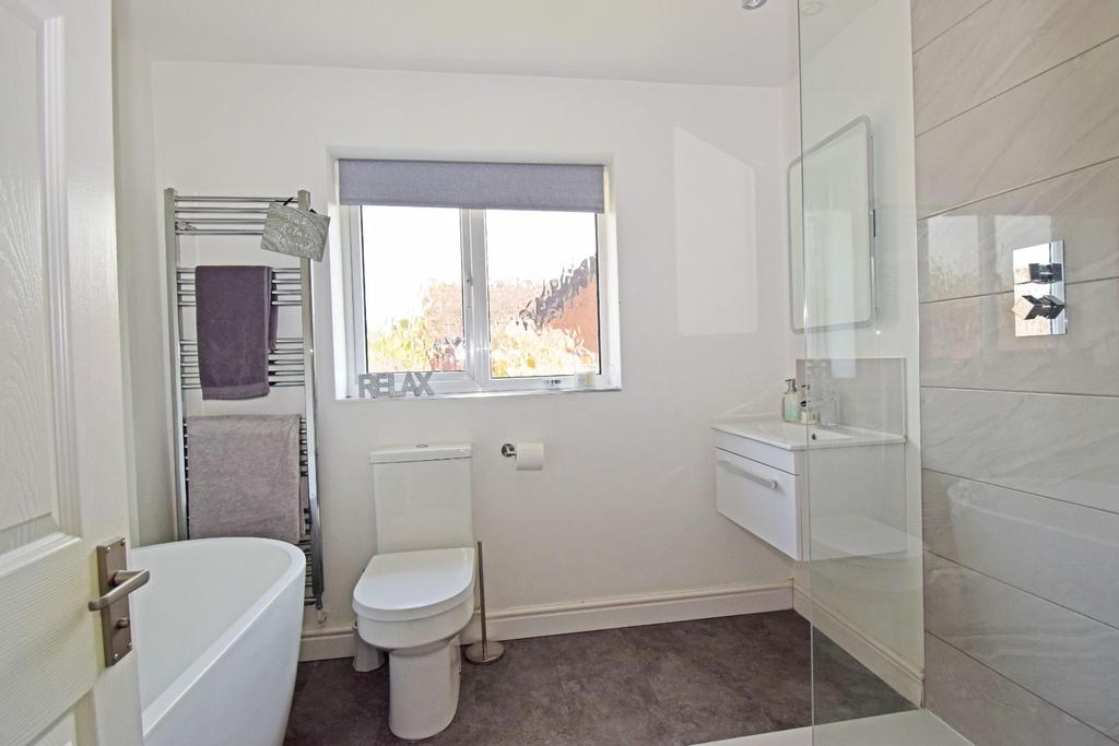26 Pear Tree Way, bathroom a.jpg