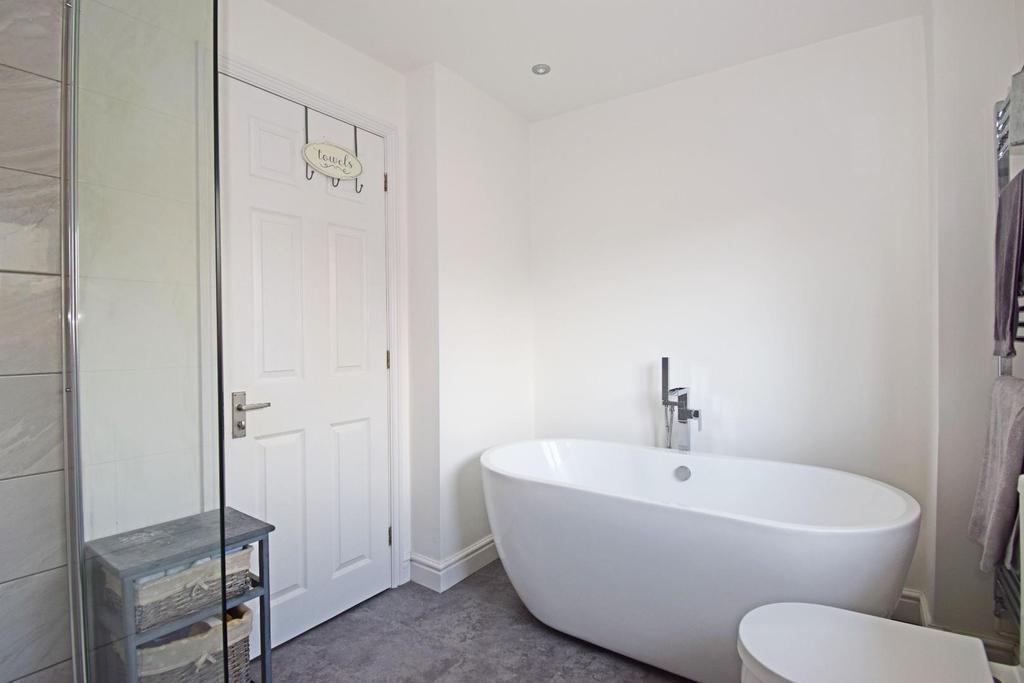 26 Pear Tree Way, bathroom b.jpg