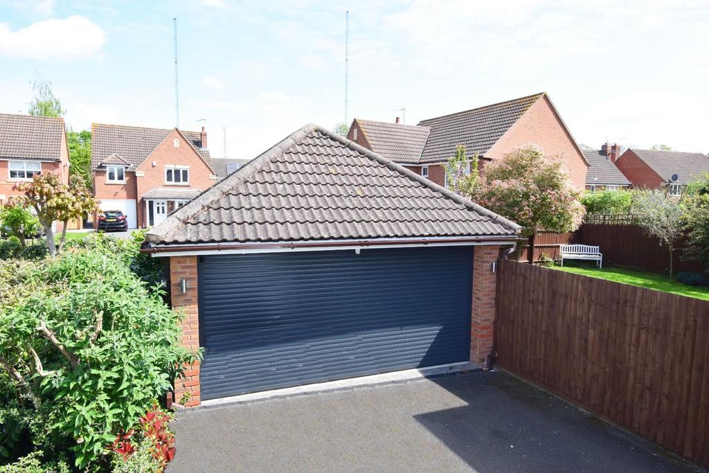 26 Pear Tree Way, garage.jpg