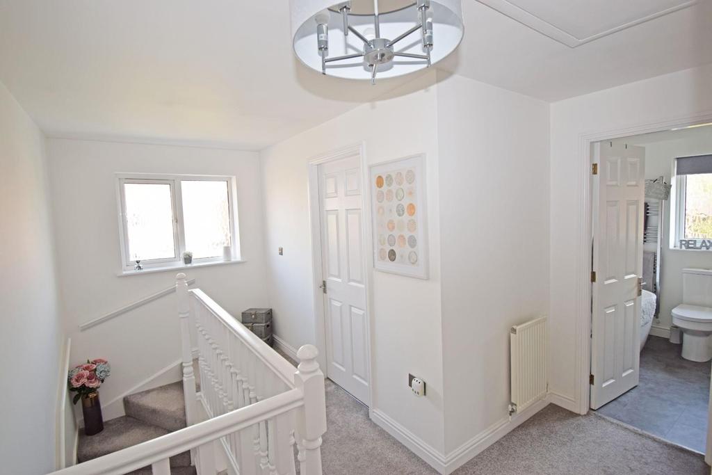 26 Pear Tree Way, landing.jpg