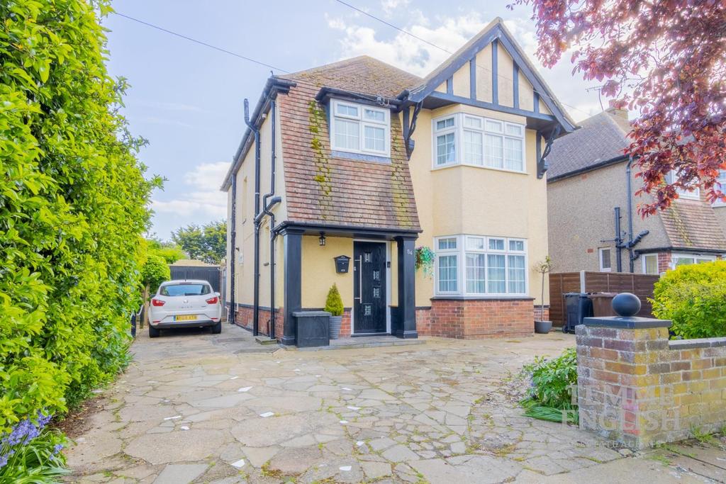 Canterbury Road, HollandOnSea... 3 bed detached house £500,000