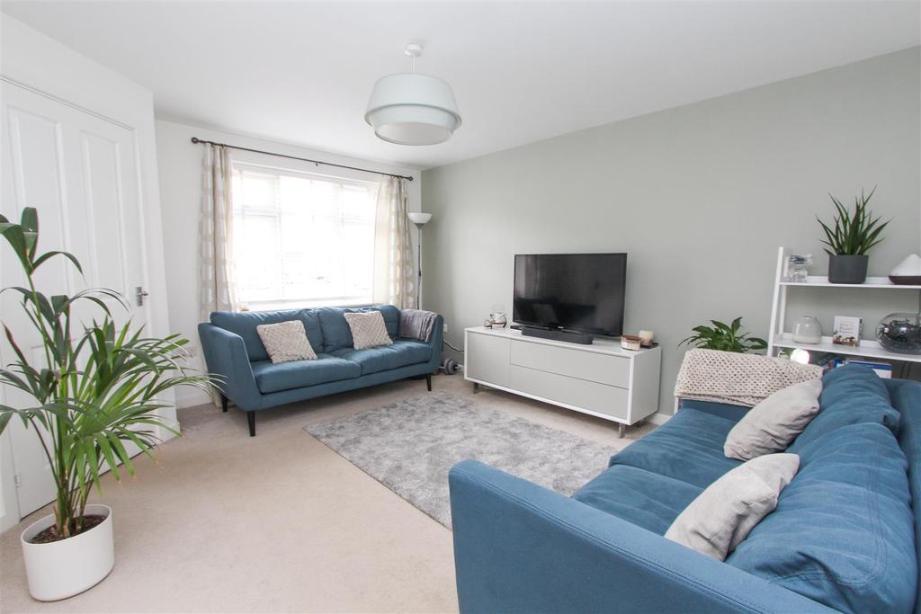 Augustus Avenue, Keynsham, Bristol 3 bed house £395,000