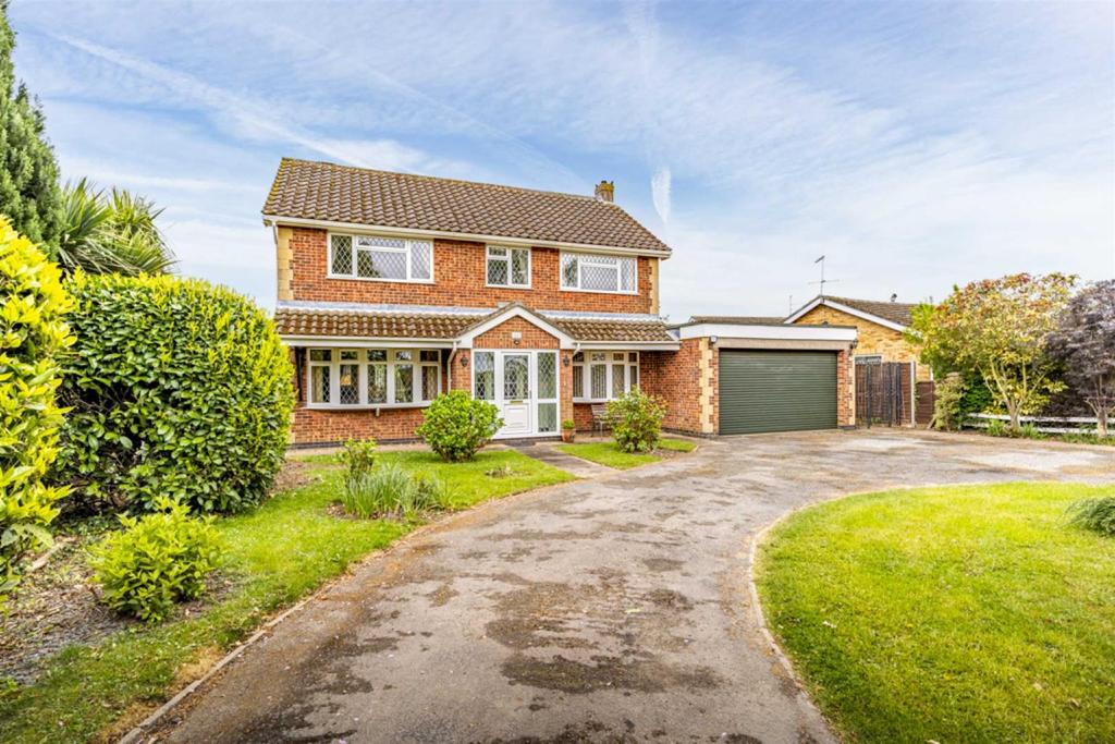 Middlegate Road, Frampton, Boston 4 bed detached house £300,000