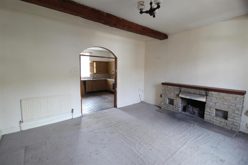 Lowerhouses Lane, Lowerhouses, Huddersfield, HD5 8JP 3 bed semi