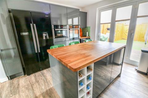 329 Milwards, Harlow, CM19 4SW