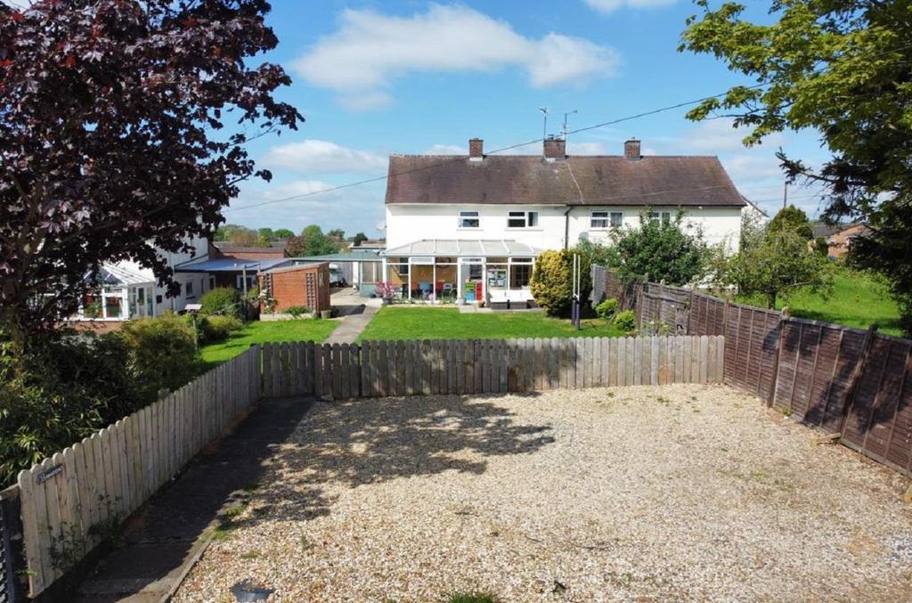 Manor Road, Earls Barton... 3 bed semidetached house £310,000
