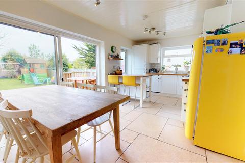 3 bedroom semi-detached house for sale - Stonards Hill, Loughton