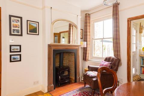 33 Wyeths Road, Epsom, KT17 4EB