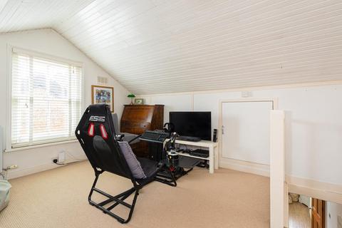 33 Wyeths Road, Epsom, KT17 4EB