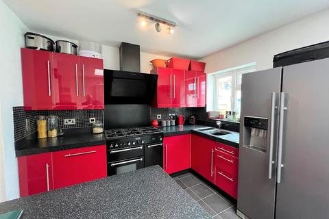 3 bedroom semi-detached house for sale - Winchester Way, Croxley Green