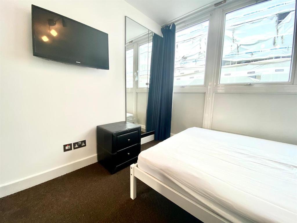 Clipstone Street, London 4 bed flat £3,878 pcm (£895 pw)