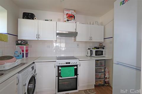 2 bedroom flat to rent - Arterial Road, Leigh On Sea