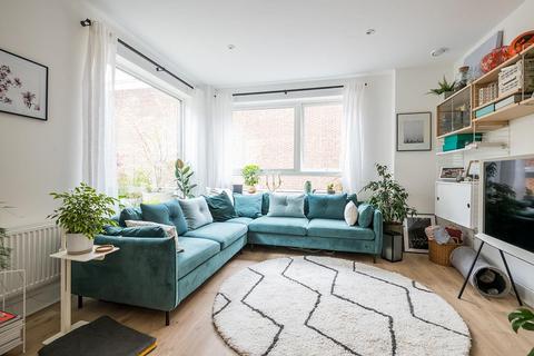 54 Medlar Street, London, SE5 0BA