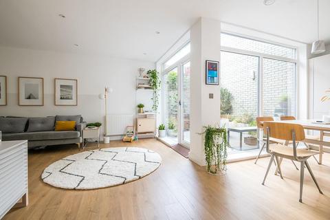 54 Medlar Street, London, SE5 0BA