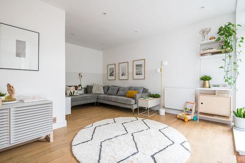 54 Medlar Street, London, SE5 0BA
