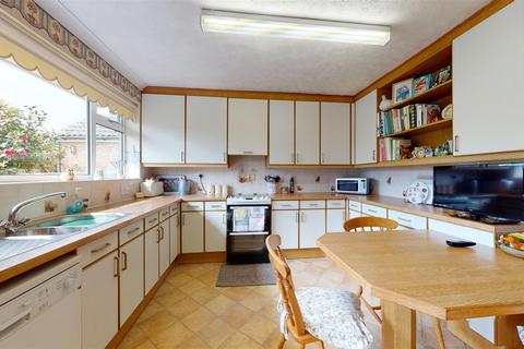 11 Denne Close, Sturry, Canterbury, CT2 0LG