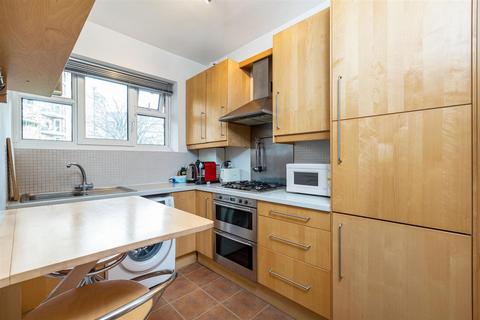 2 bedroom flat to rent, Horne Way, Putney SW15