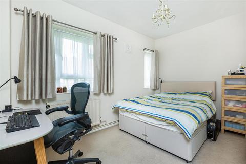 2 bedroom flat to rent, Horne Way, Putney SW15