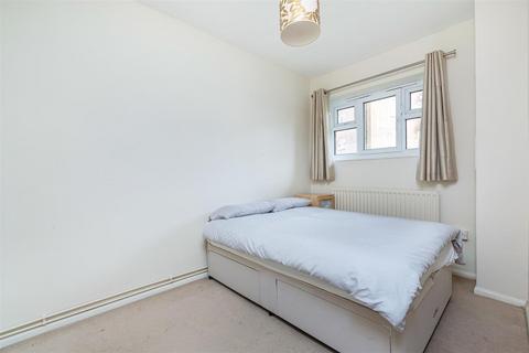 2 bedroom flat to rent, Horne Way, Putney SW15