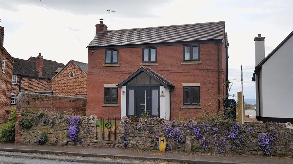 Severn Stoke, Worcester, Worcestershire, WR8 9JA 4 bed detached house