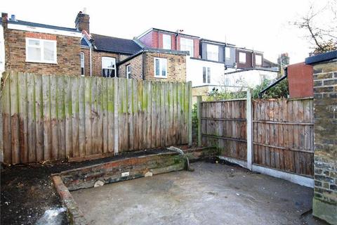 1 bedroom in a house share to rent - Felixstowe Road, Kensal Green