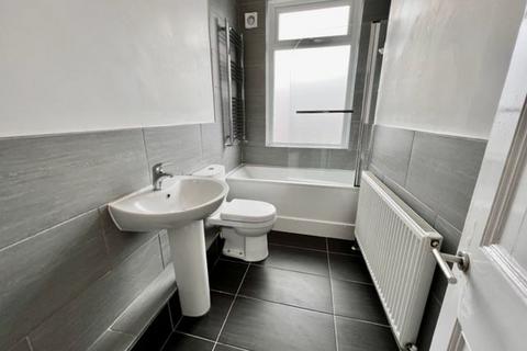 4 bedroom terraced house to rent, 677 Abbeydale Road Sheffield S7 2BE