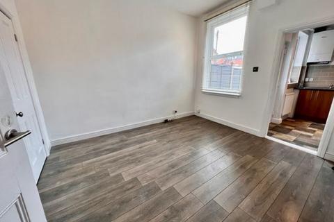 4 bedroom terraced house to rent, 677 Abbeydale Road Sheffield S7 2BE