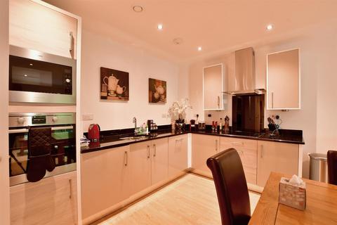 2 bedroom ground floor flat for sale - Sovereign Way, Tonbridge, Kent