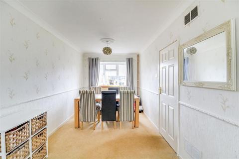 3 bedroom semi-detached house to rent - Neil Armstrong Way, Leigh-on-sea, SS9
