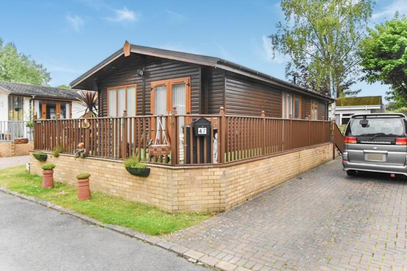 Matchams Lane Christchurch BH23 6TT 2 bed park home £175,000