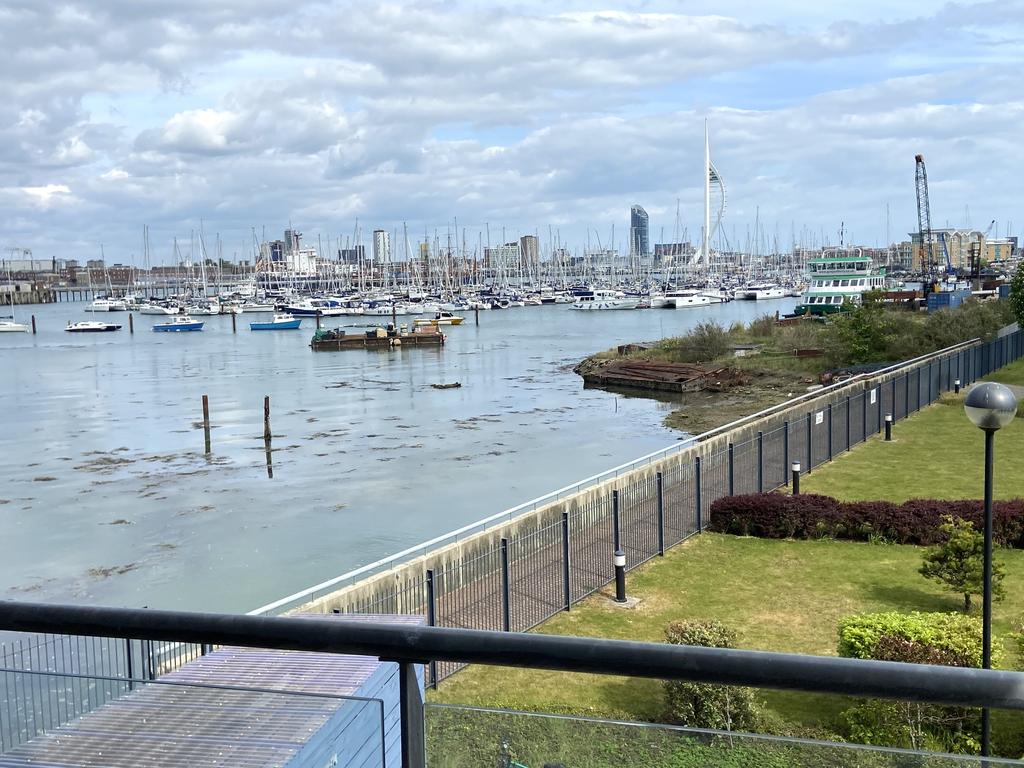 Rope Quays, Gosport PO12 2 bed apartment for sale £279,950
