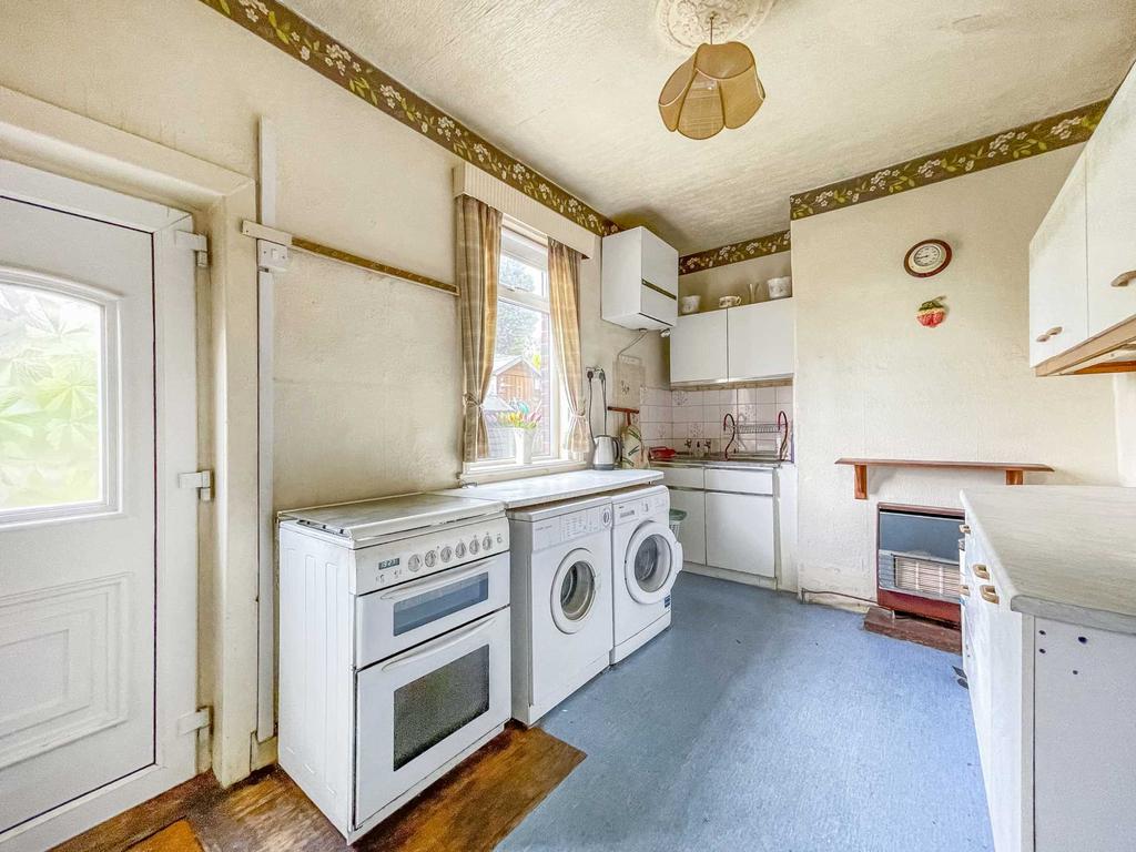 Knowles Hill Road, Dewsbury 3 bed terraced house £90,000